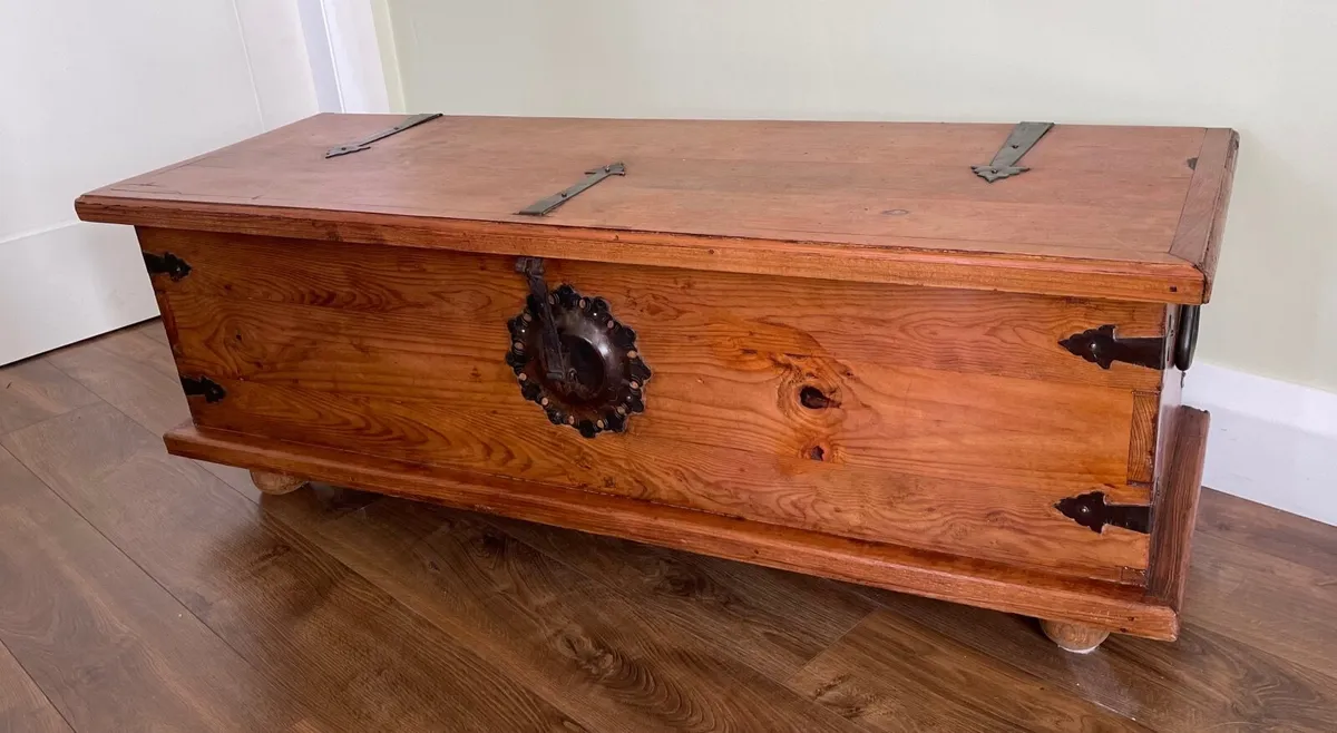 Household Trunk - Image 1