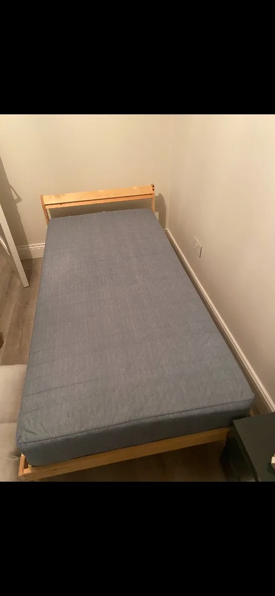 Bed with mattress - Image 4