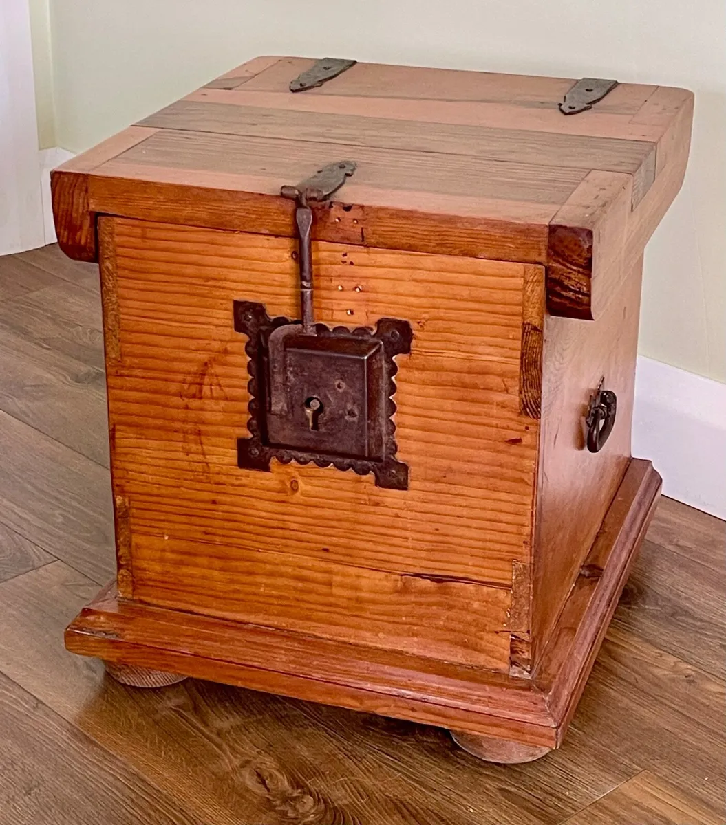 Square Chest - Image 1