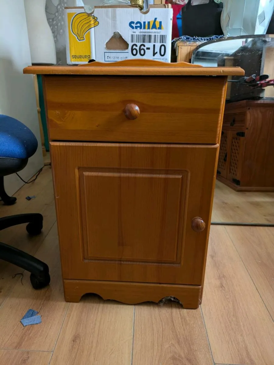 What not corner shelves, mahogany side table,mirro - Image 2