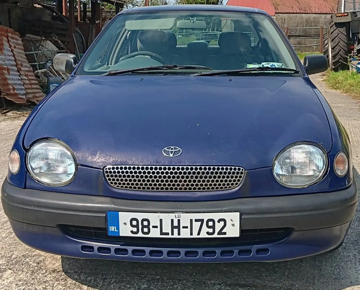 Toyota Corolla 1998 - Image 1