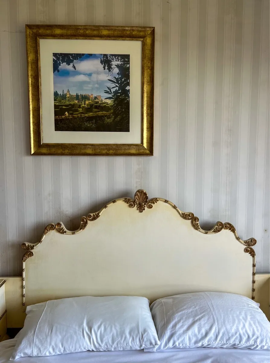 Very large, antique style, statement picture frame - Image 1