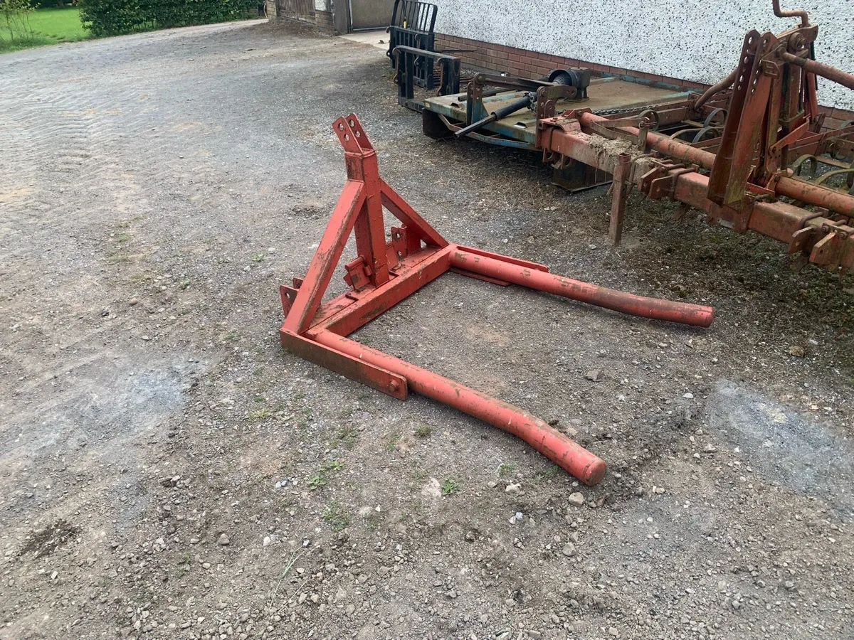 Bale carrier - Image 1