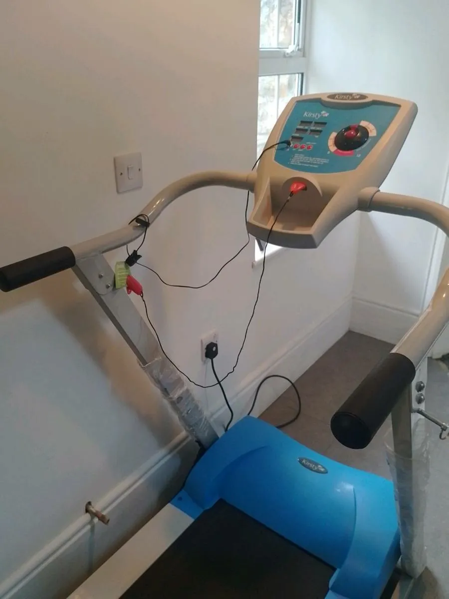 Treadmill in excellent condition - Image 2