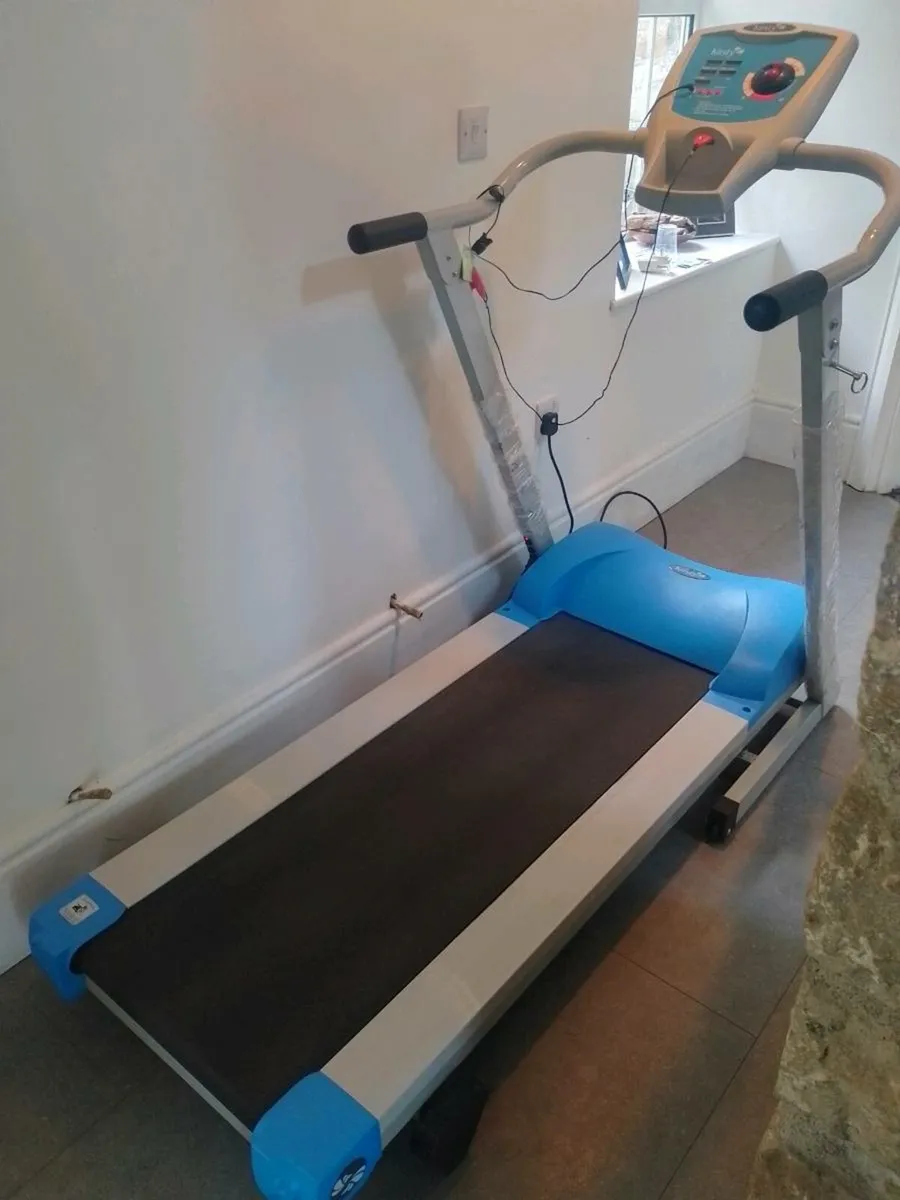 Treadmill in excellent condition - Image 3