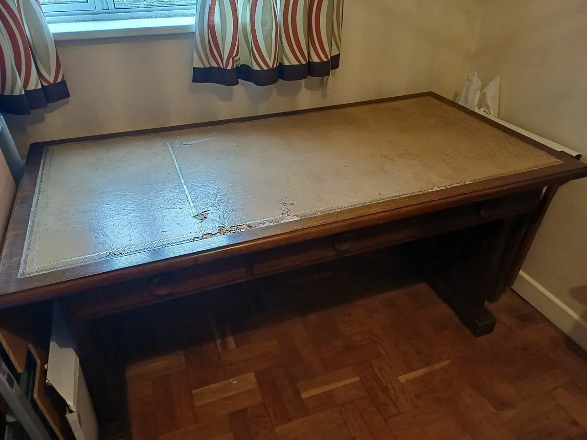 Antique desk - Image 2