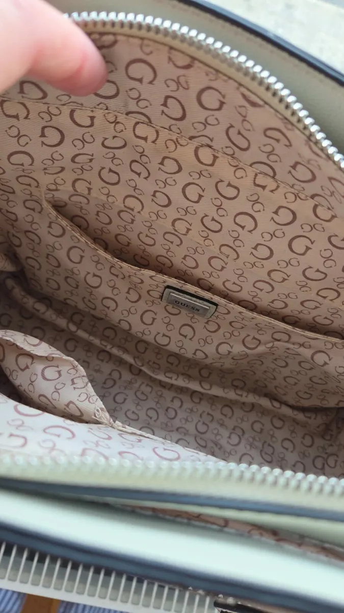 Genuine guess handbag - Image 3