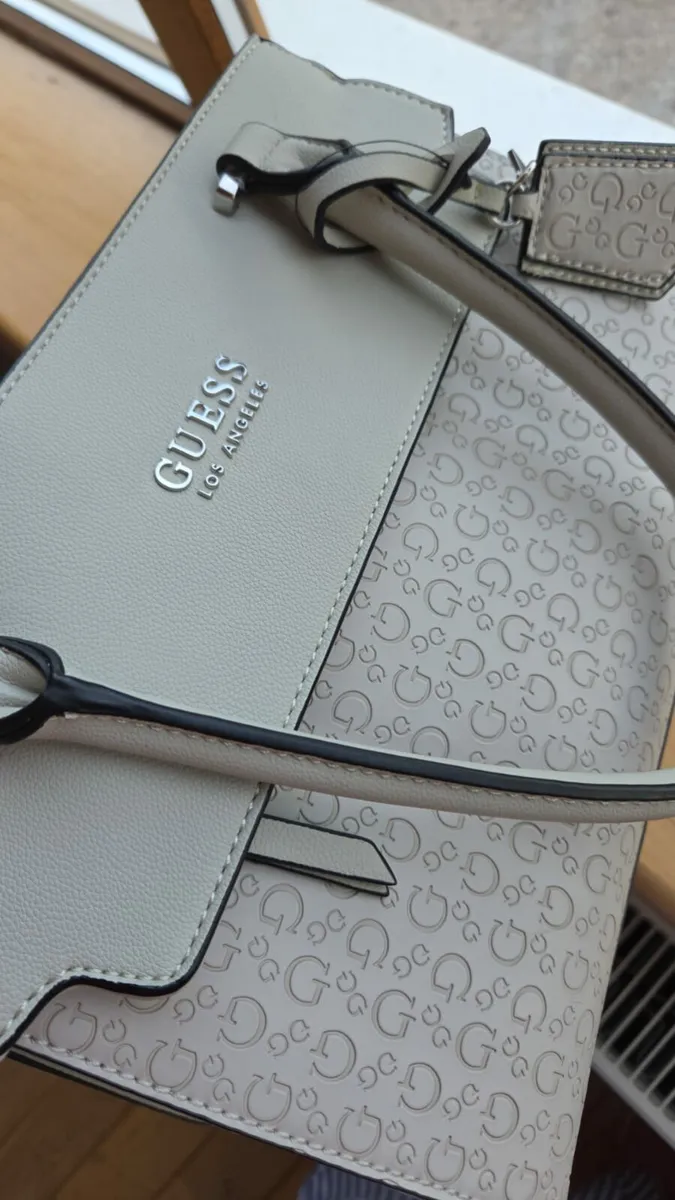 Genuine guess handbag - Image 4
