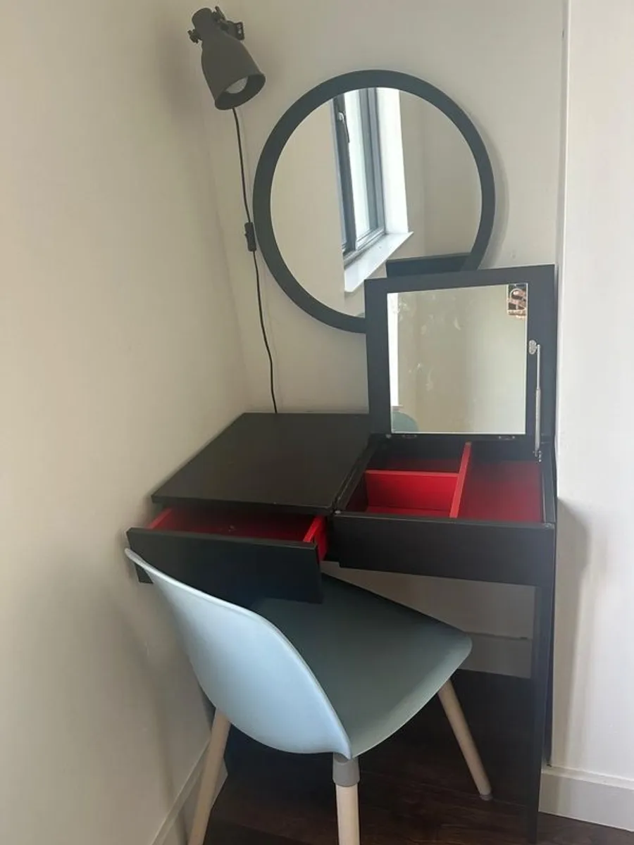 Makeup table with mirror + chair - Image 2