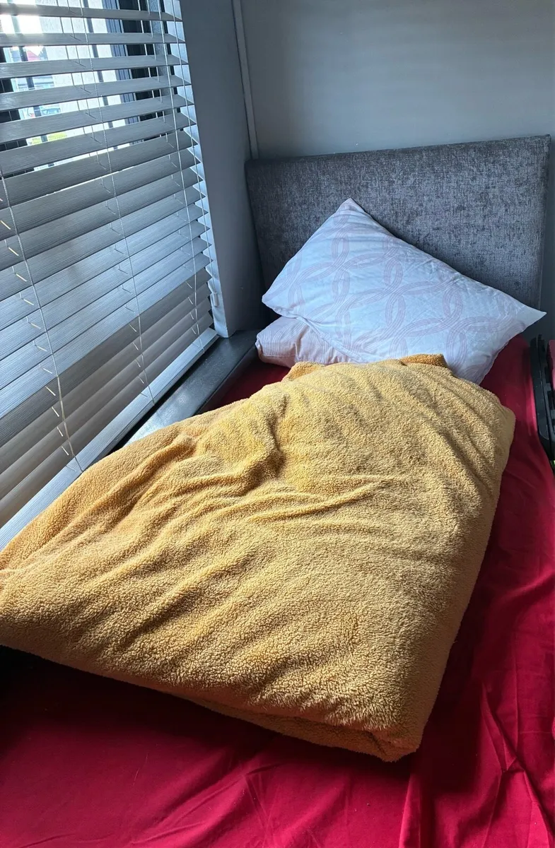 Single bed and mattress slept on about 5 times - Image 1