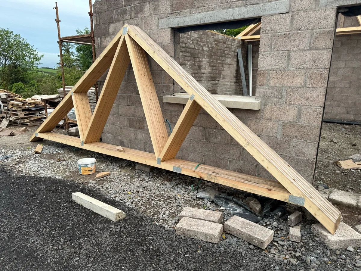 Roof timber trusses 8 No. for sale - Image 1