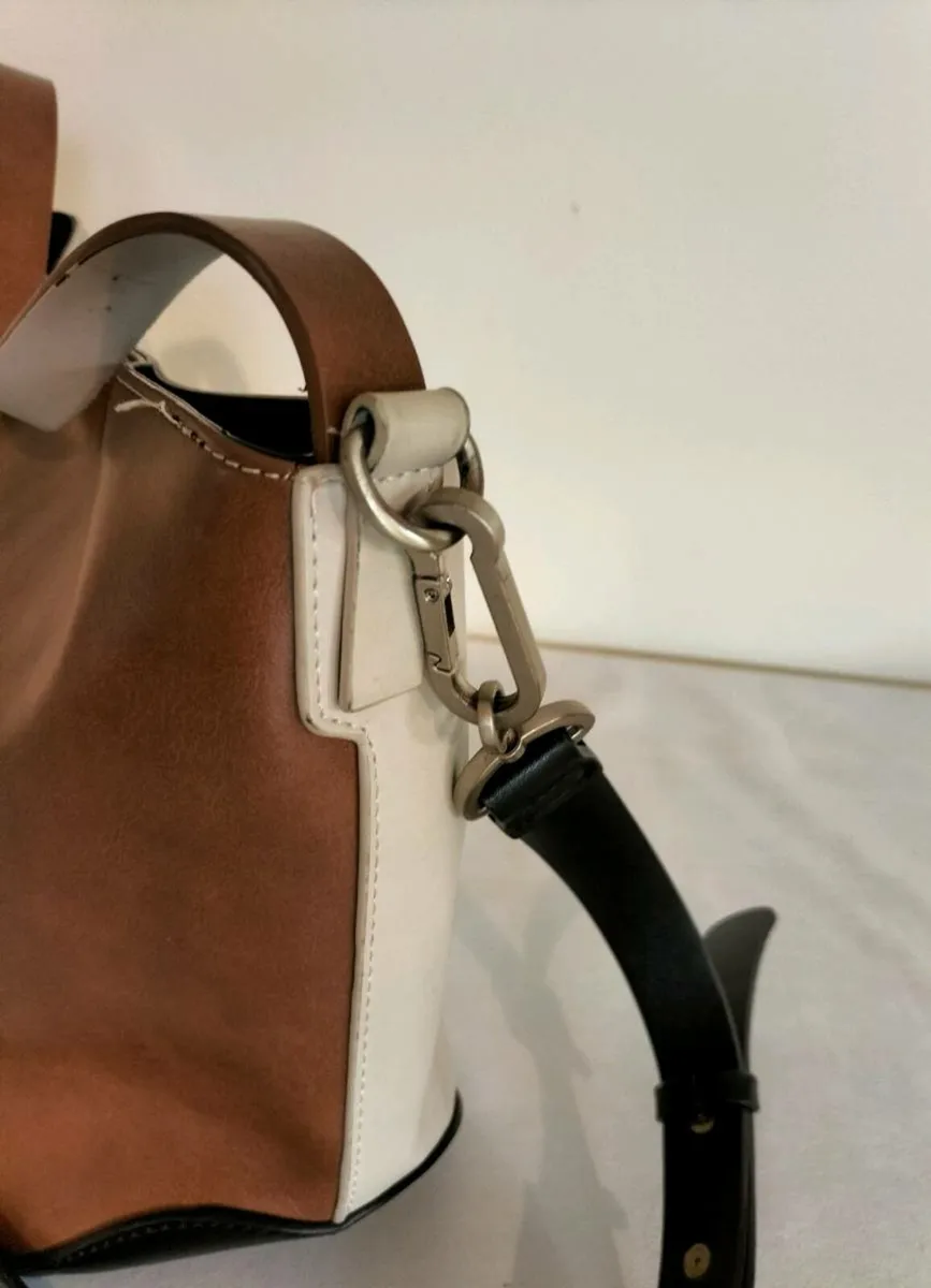 Shoulder bag. Tan cream black. Used. Parfois brand - Image 3