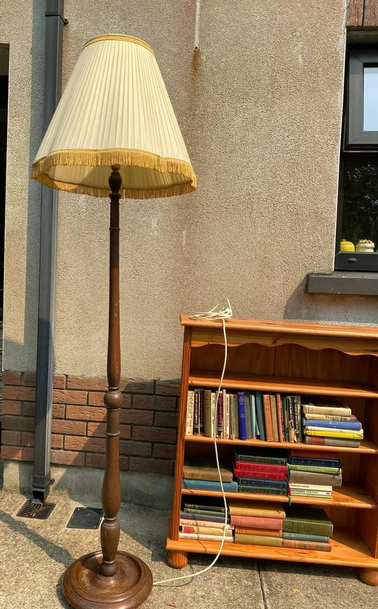 Vintage mid century floorstanding lamp with shade - Image 1