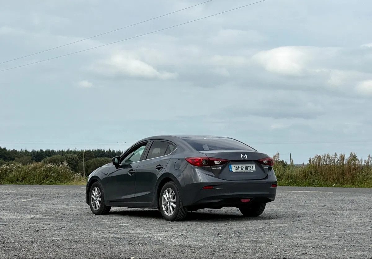 2016 Mazda 3 SE - Image 2