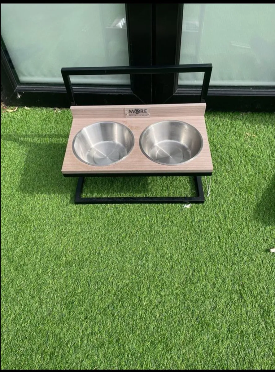 Dog run with kennel & bowl stand - Image 2