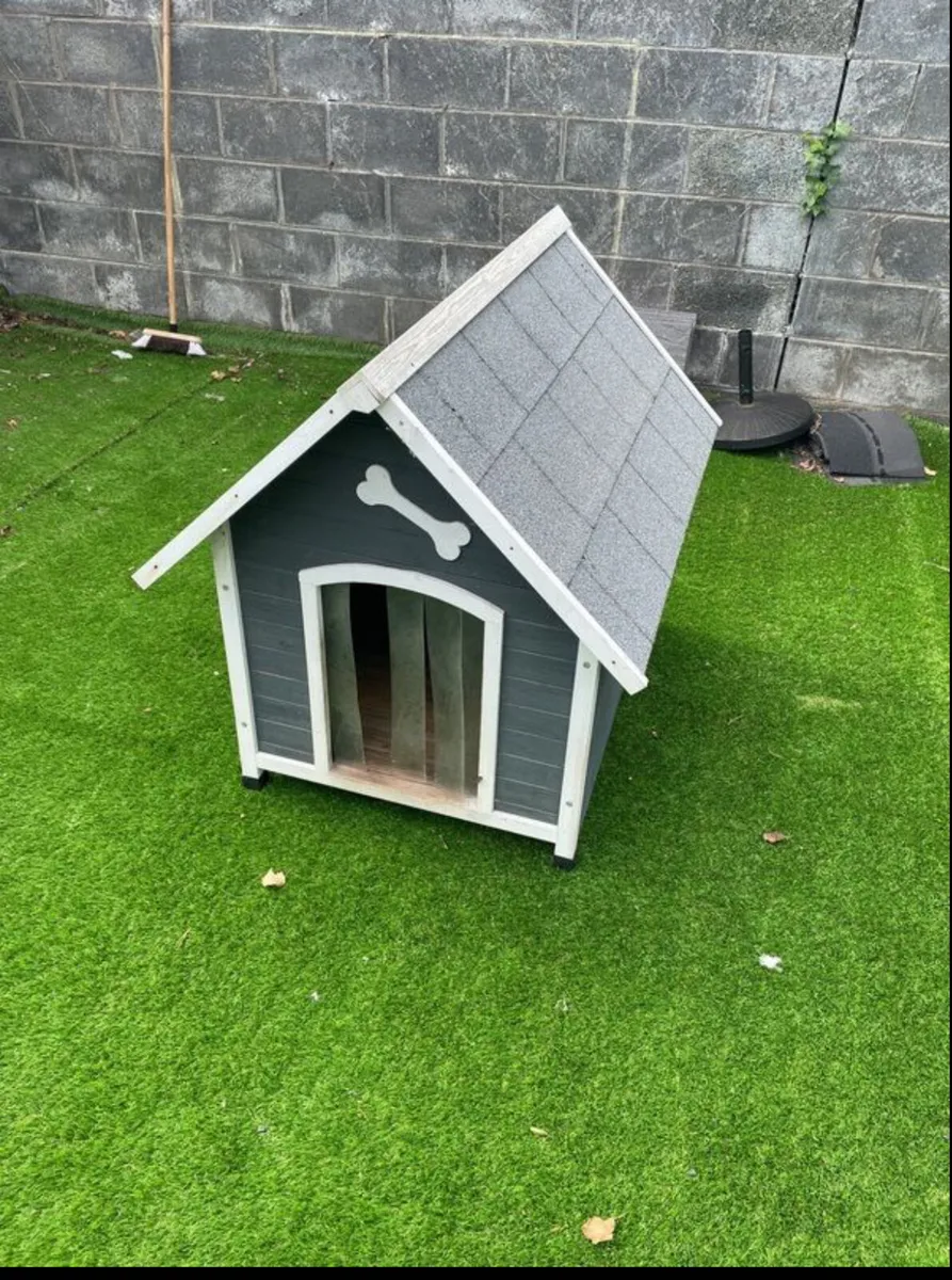 Dog run with kennel & bowl stand - Image 3