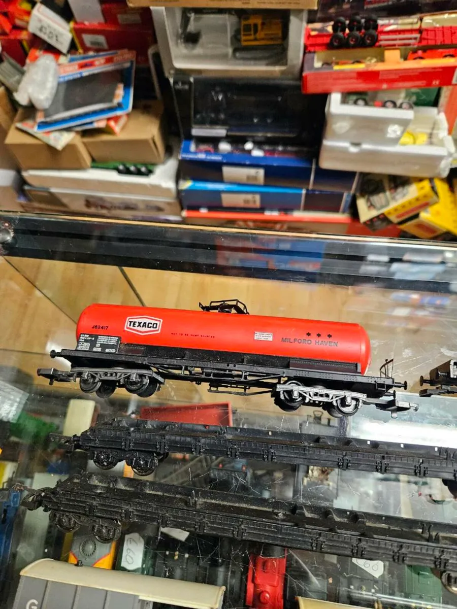 Hornby Lima OO Gauge Wagons - Image 2