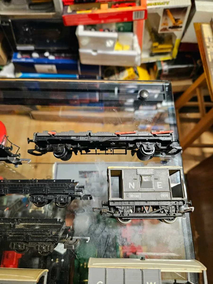 Hornby Lima OO Gauge Wagons - Image 3