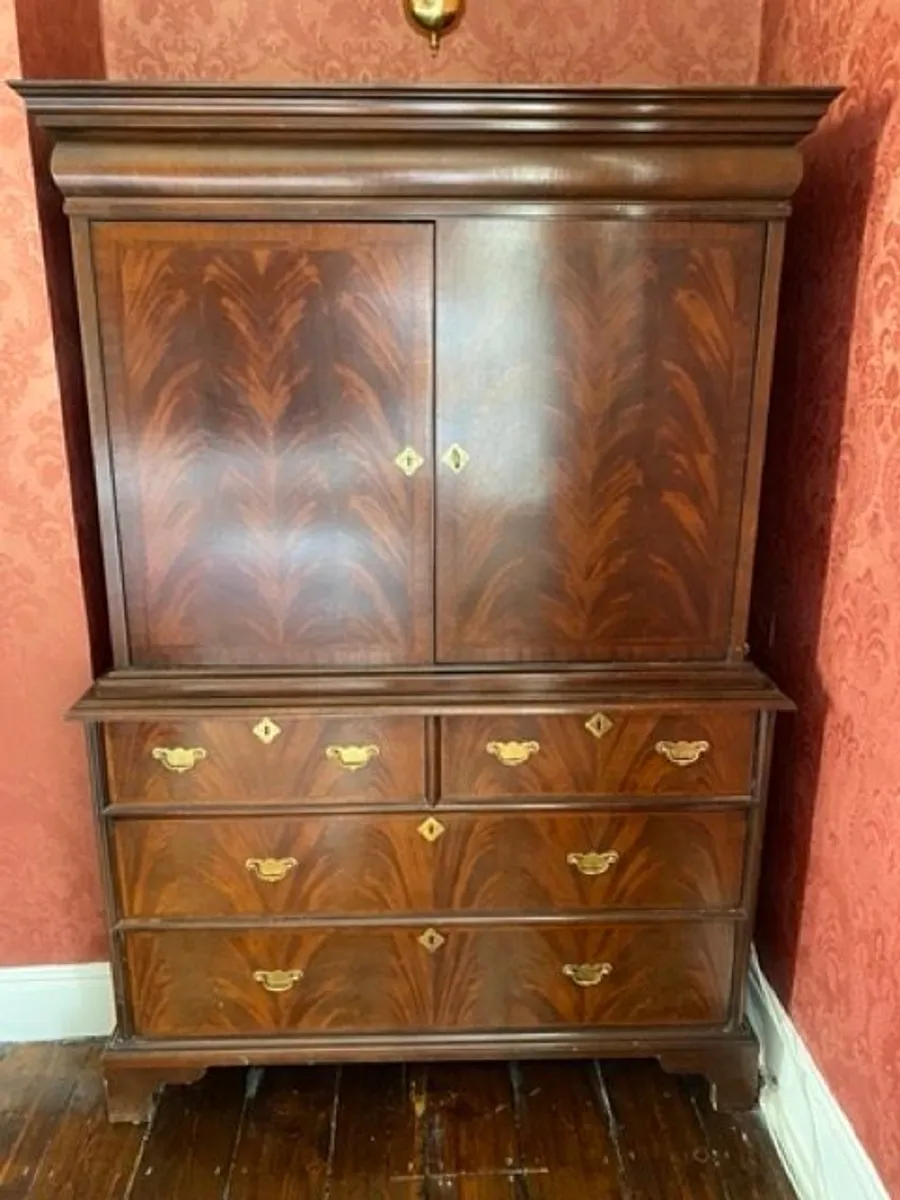 Mahogany Cabinet - Image 1
