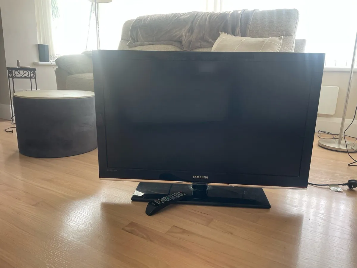 37 inch Samsung Tv - Image 1