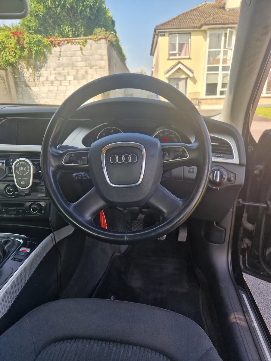 AUDI A4 2010 - Image 2
