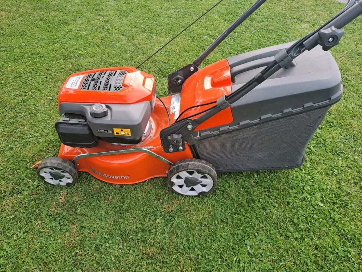 Husqvarna LC140S self propelled lawn mower - Image 2