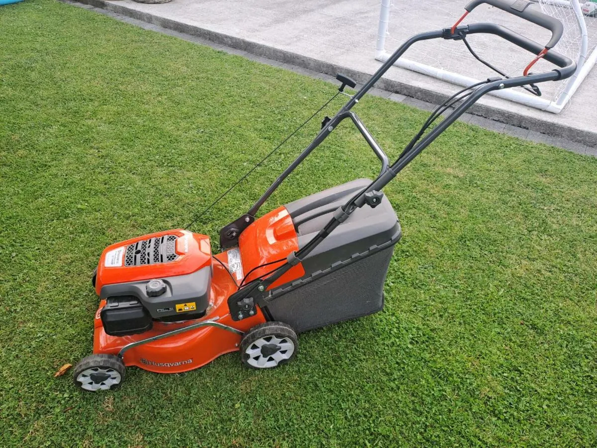 Husqvarna LC140S self propelled lawn mower - Image 3