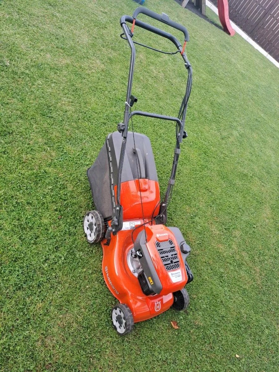 Husqvarna LC140S self propelled lawn mower - Image 4