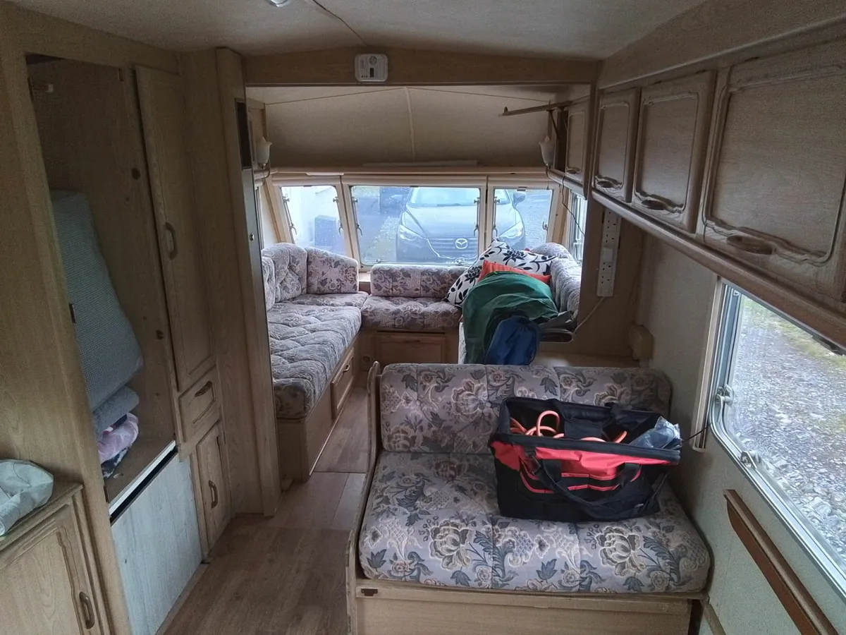 Lunar Lexon 4 Berth Caravan - Image 2