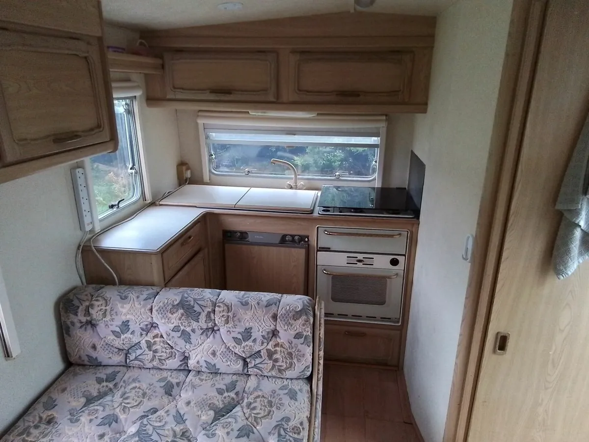 Lunar Lexon 4 Berth Caravan - Image 3