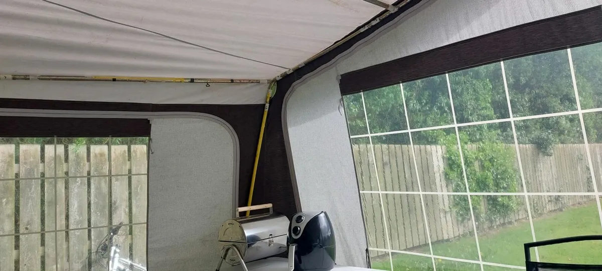 Lunar Lexon 4 Berth Caravan - Image 4