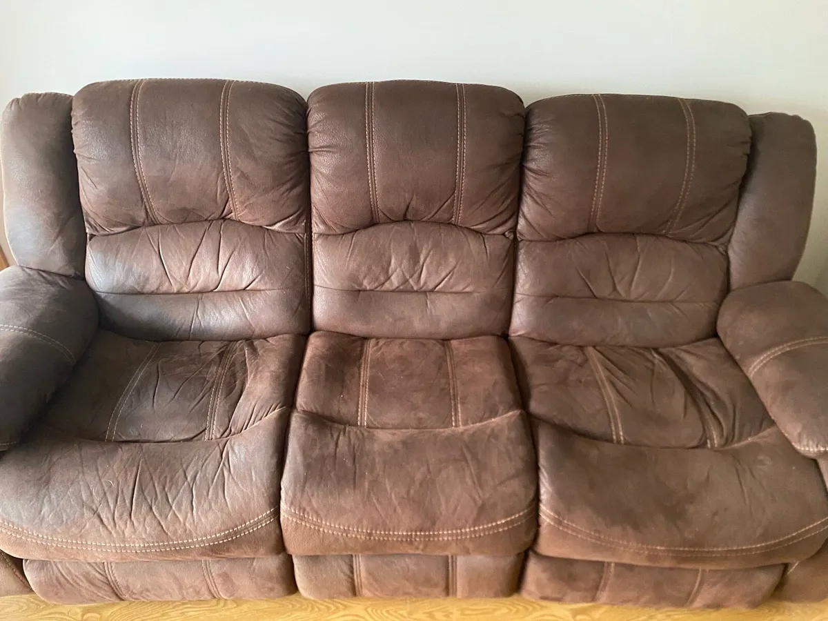 3 Piece Suite - Image 4