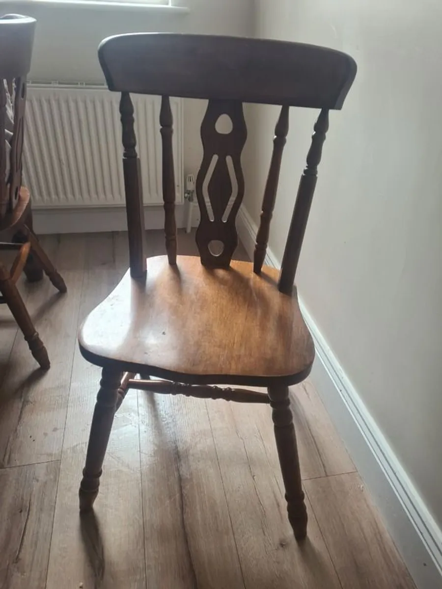 Solid wood dining table & 6 chairs - Image 3