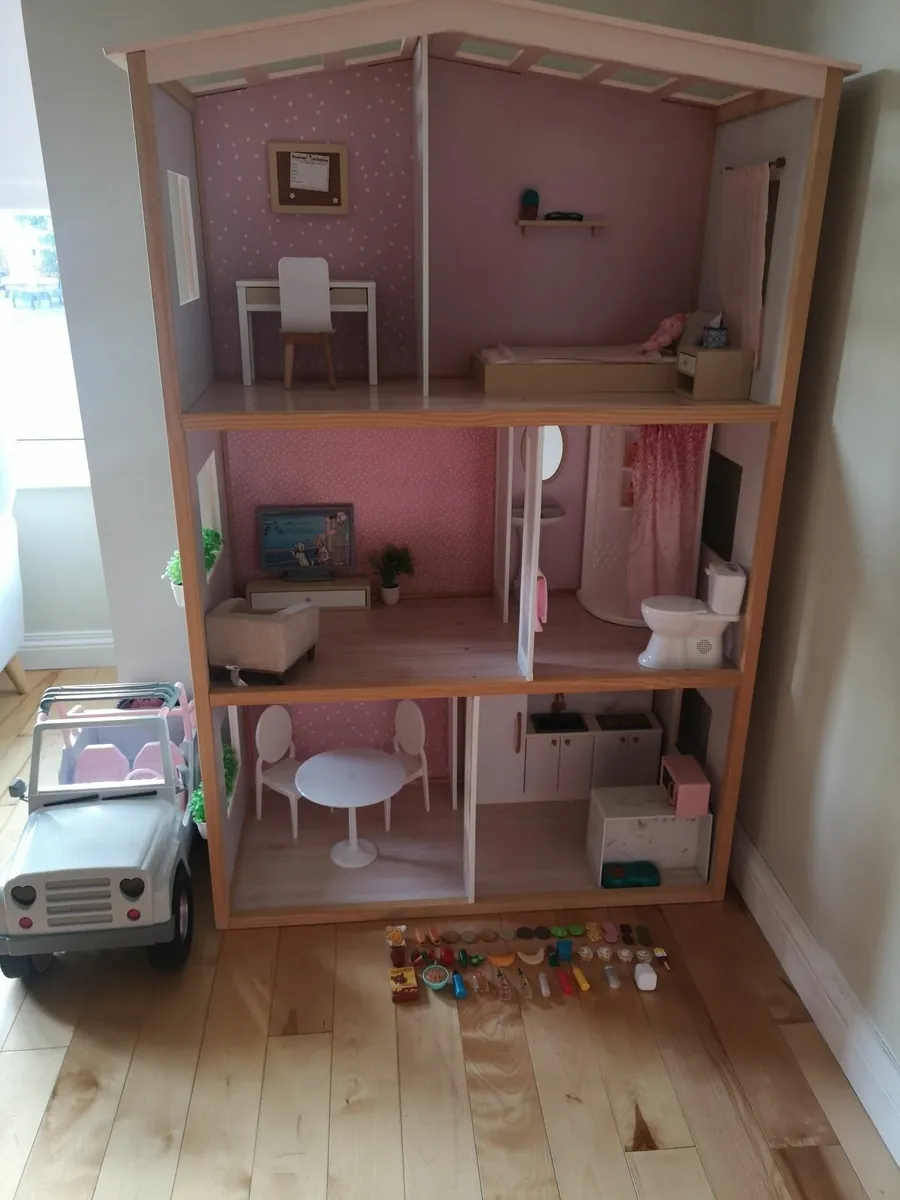 Our generation dolls house and jeep - Image 1