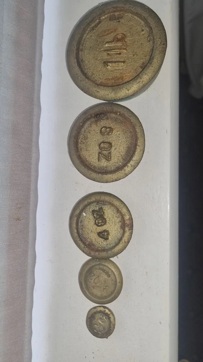 Vintage Set of Imperial Brass Kitchen Weights - Image 2