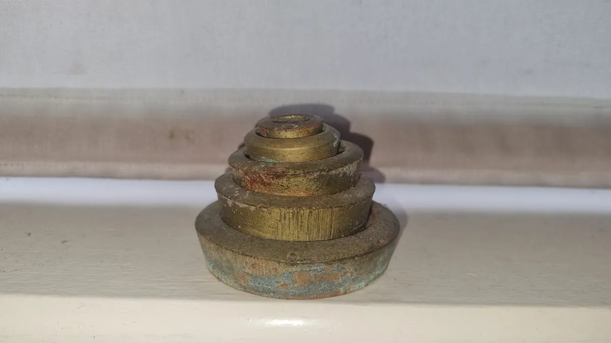 Vintage Set of Imperial Brass Kitchen Weights - Image 1