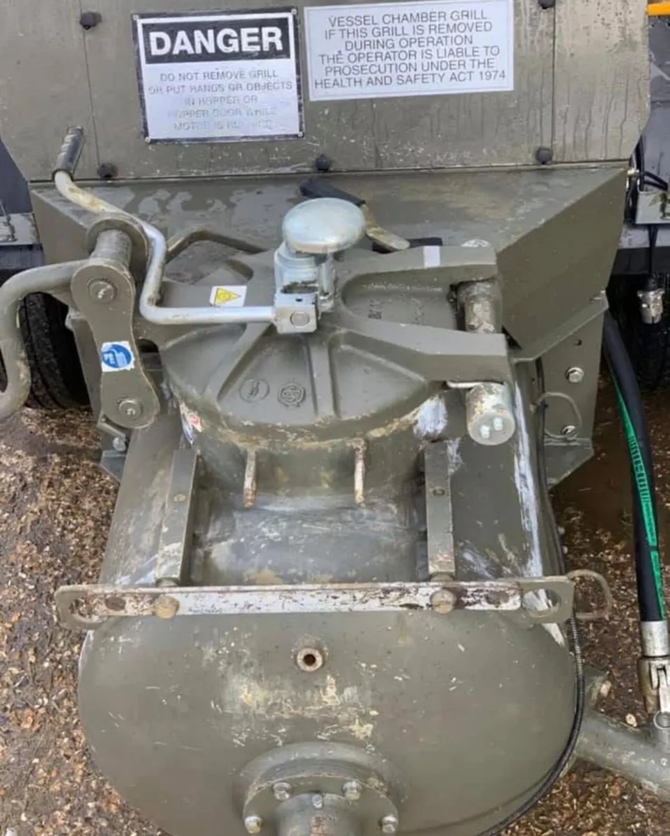 Two year old Concrete pump - Image 3