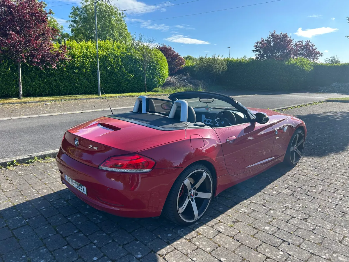 BMW Z4 2010 Cabrio Manual 6 cylinder - Image 2