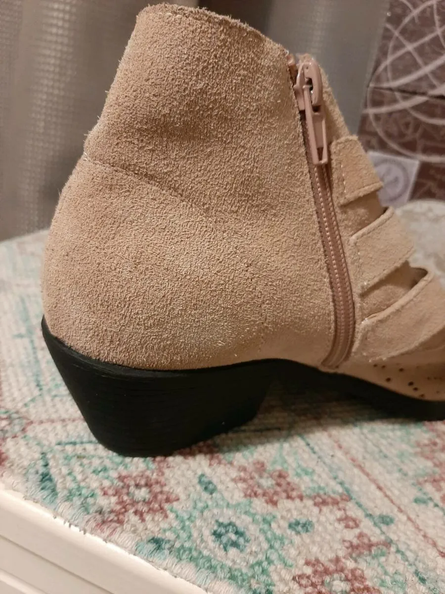 Shoes - Image 3