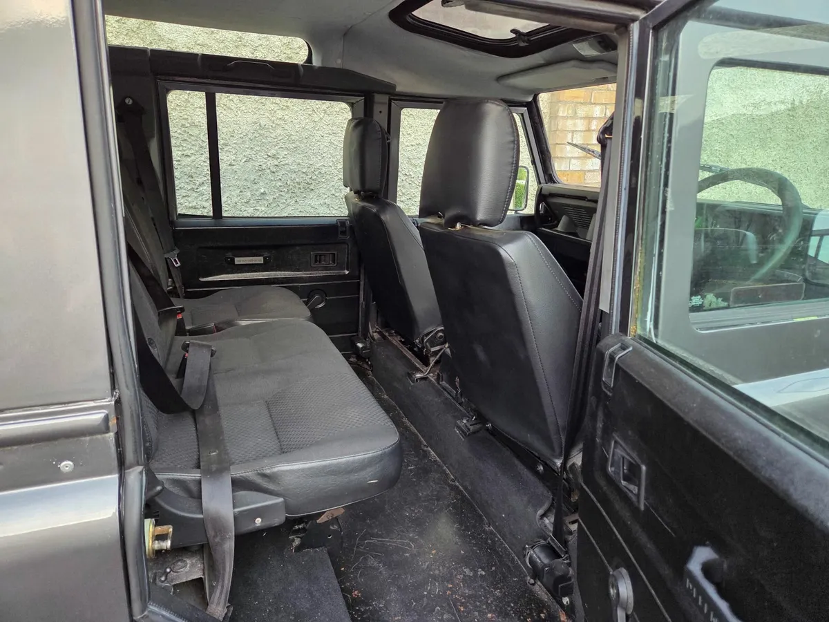Vintage Land Rover Defender 1994 - Image 3