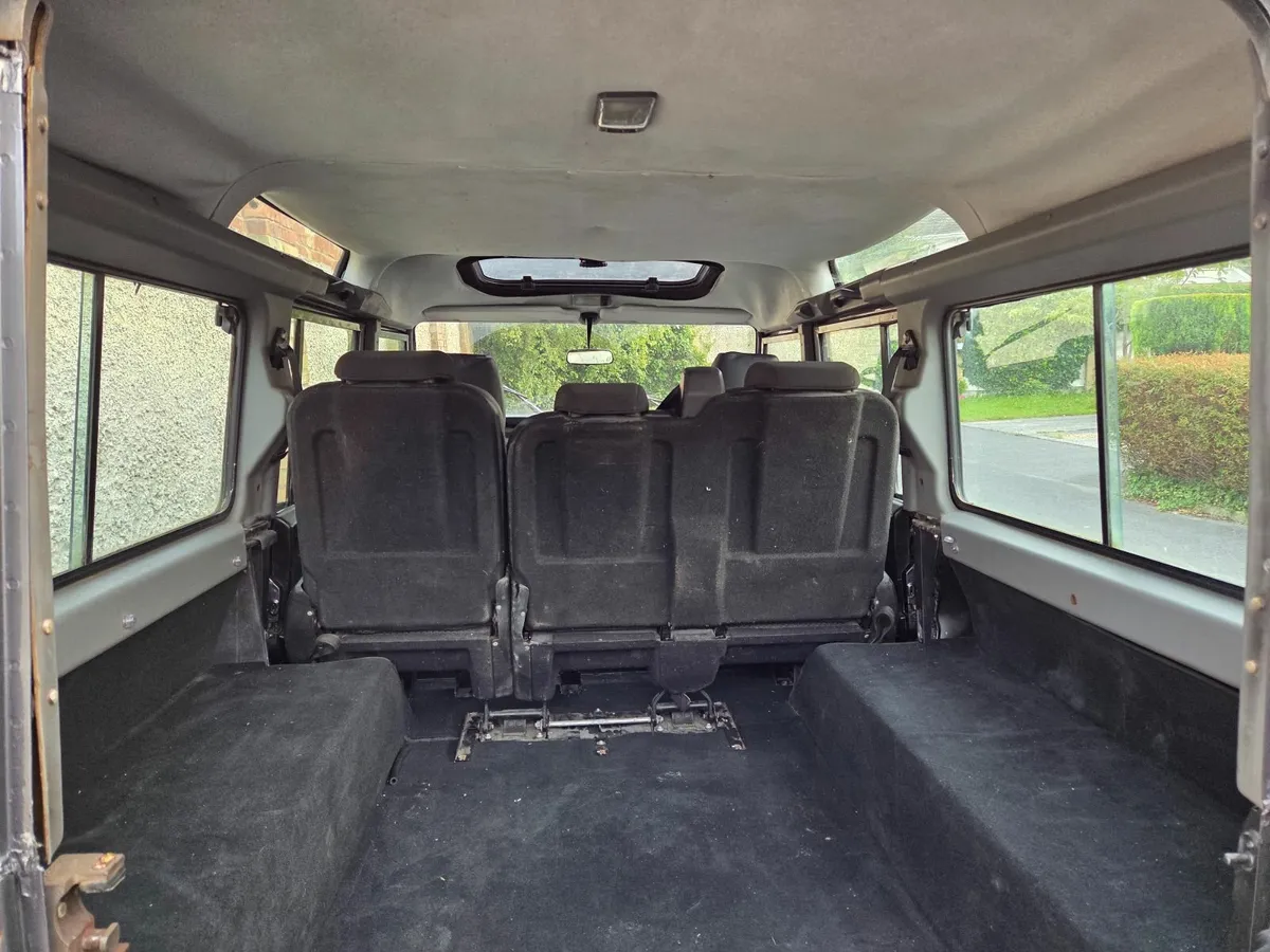 Vintage Land Rover Defender 1994 - Image 4