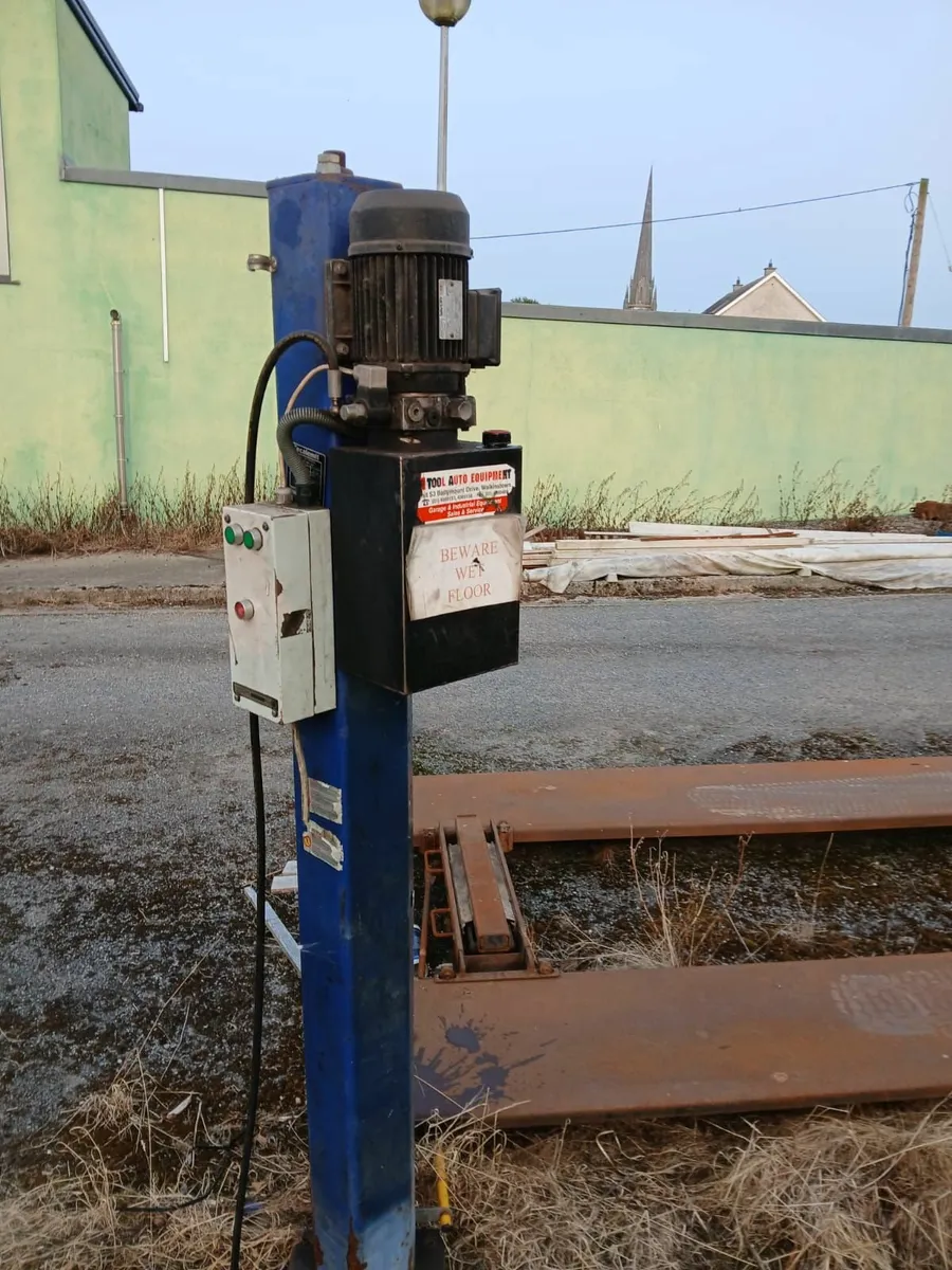 4 Post Garage Lift - Image 2