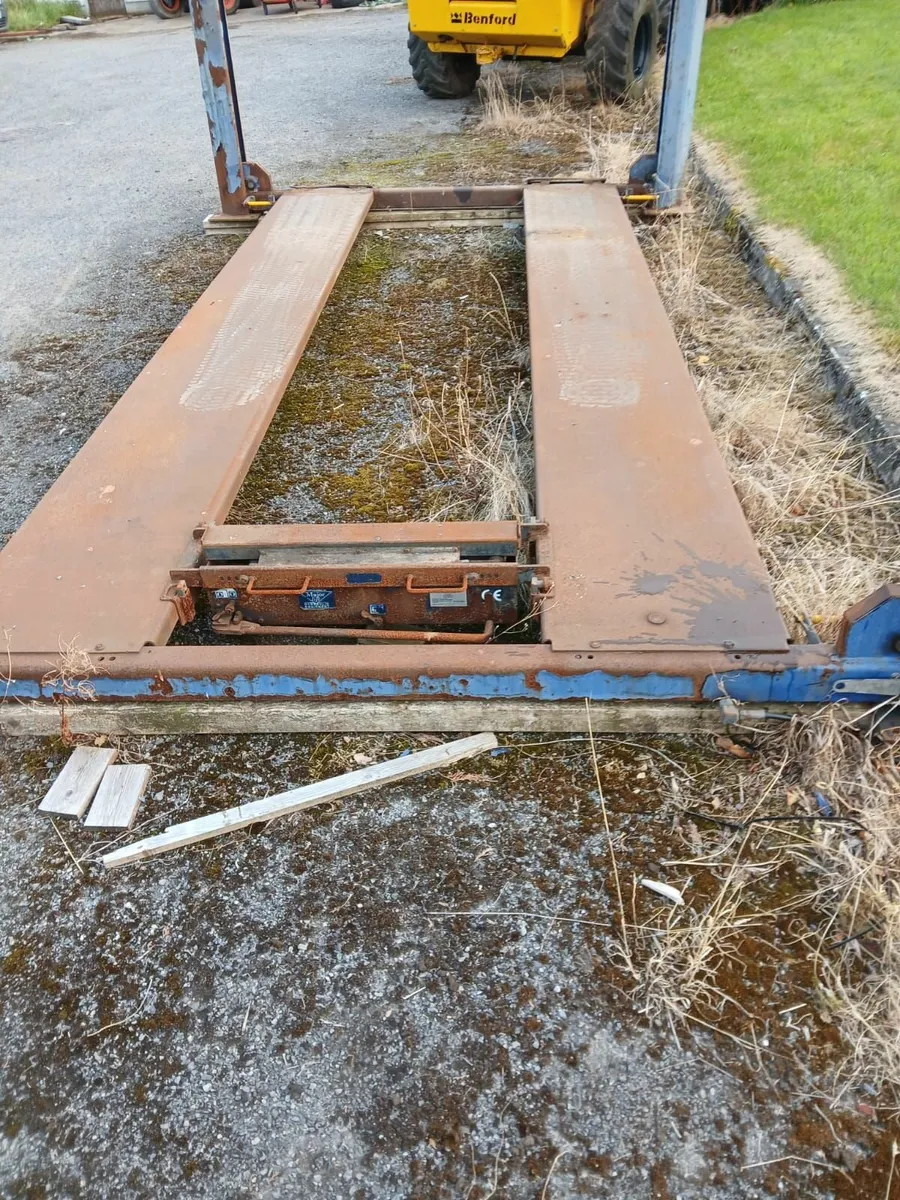 4 Post Garage Lift - Image 3