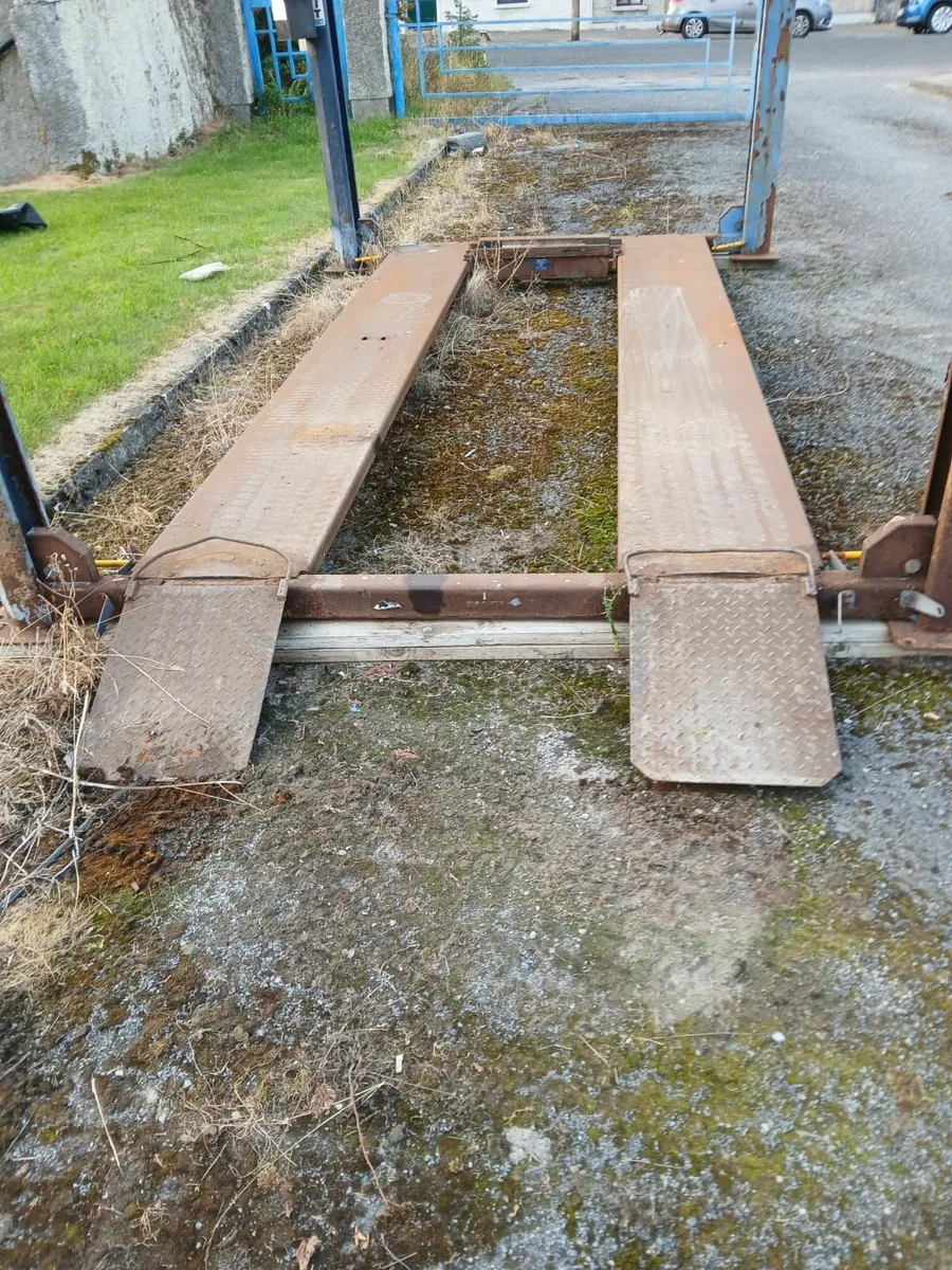 4 Post Garage Lift - Image 4