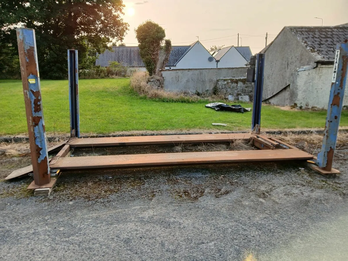 4 Post Garage Lift - Image 1