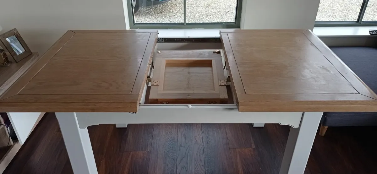 Dining table - Image 1