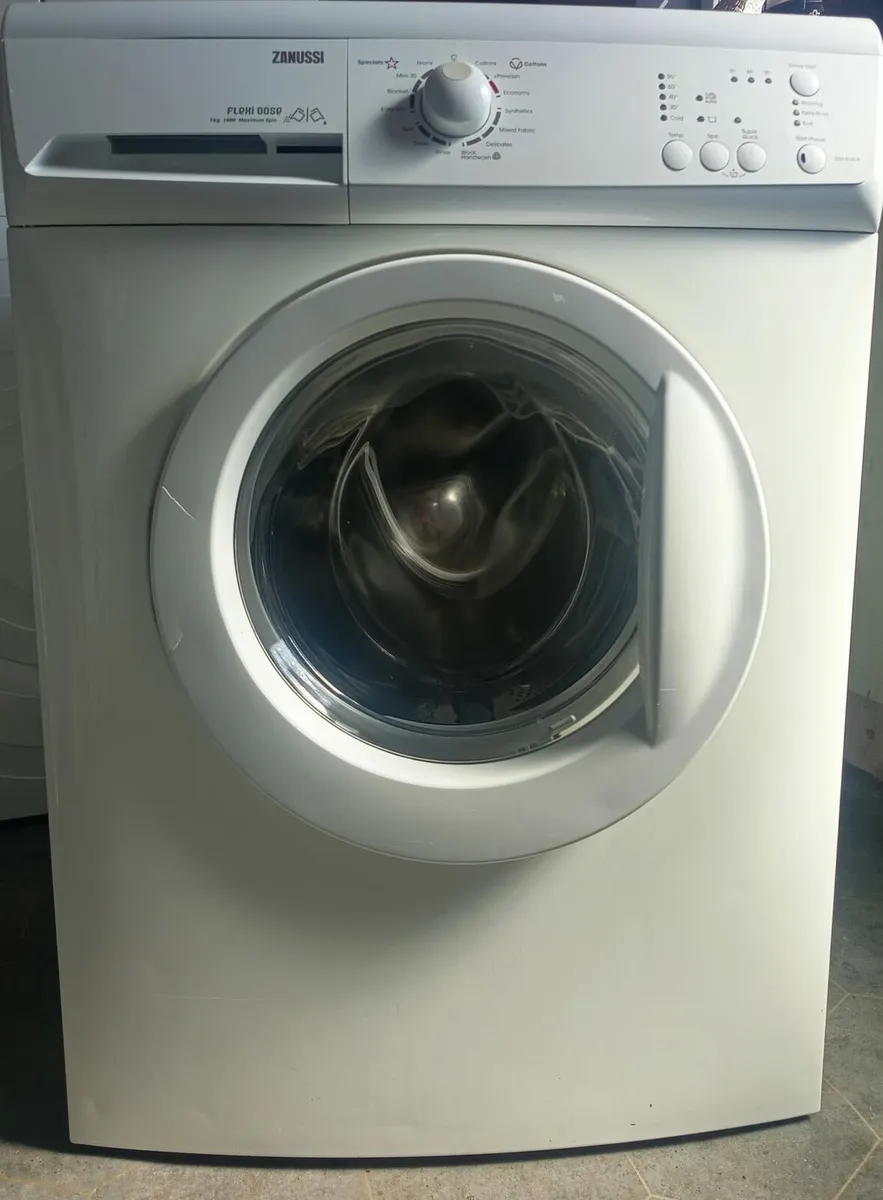 Washing machine - Image 1