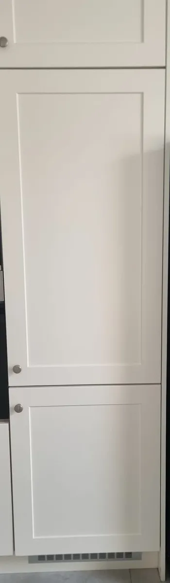 Fridge/Freezer Bosch KIV87NSF0G w/warranty - Image 2
