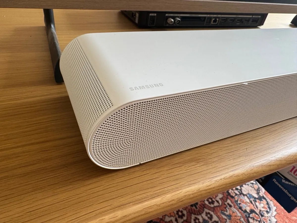 Samsung Frame TV 43” + HW-S61B Soundbar Bundle - Image 4