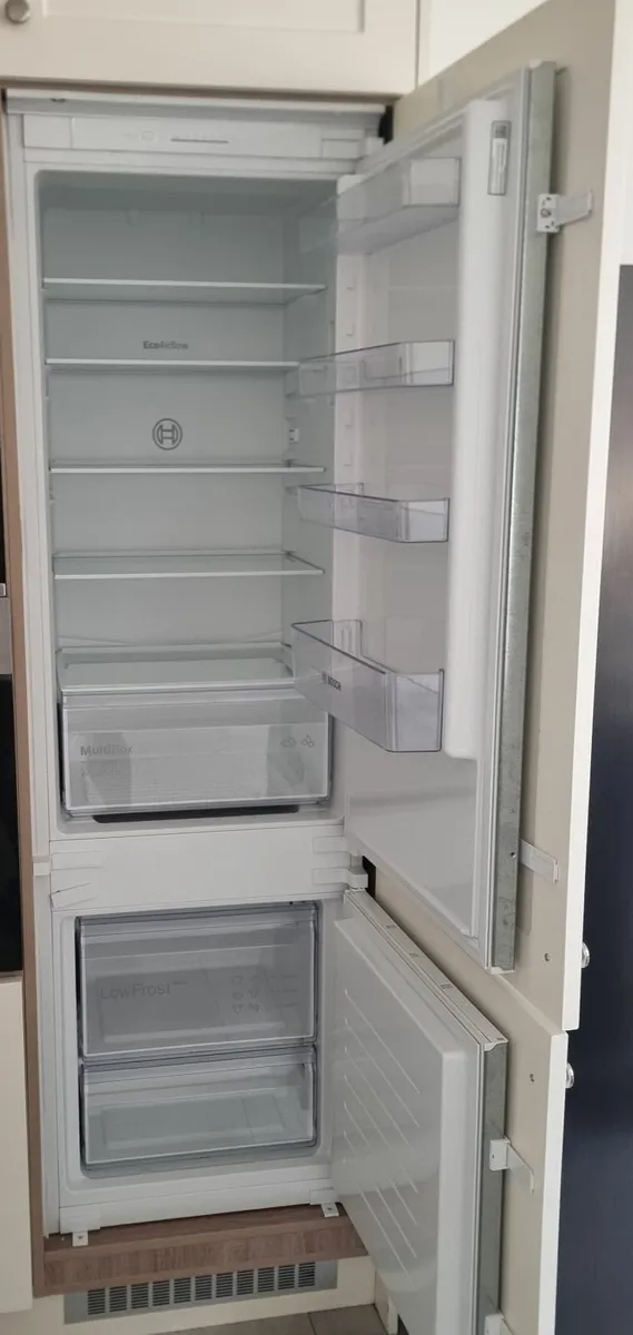 Fridge/Freezer Bosch KIV87NSF0G w/warranty - Image 1